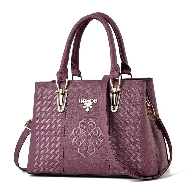 Bolsa Embroidered Muse