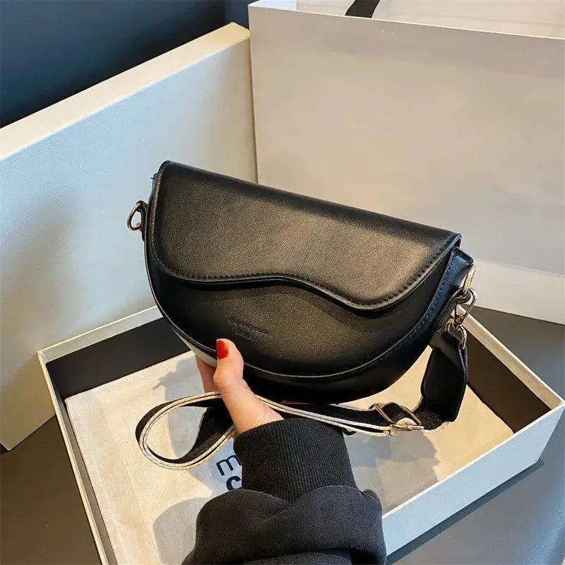 Bolsa Saddle Charm