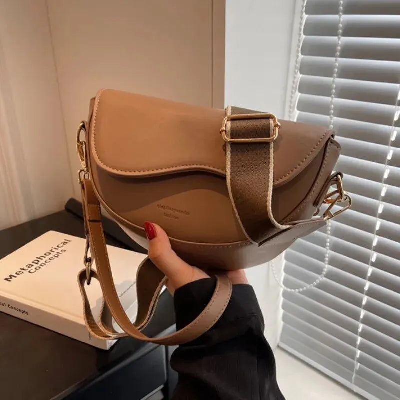 Bolsa Saddle Charm
